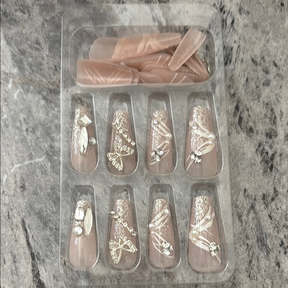 ✨ 🦋Elegant Nude & Gold Butterfly Press-On Nails | 24-Piece Set💅🏻✨